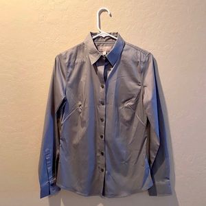 Banana Republic — NEW Gray Button Up